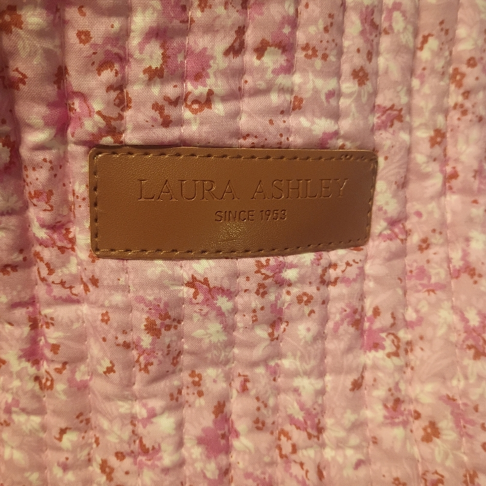Laura Ashley quilted Pink Floral  Quilted  tote - Picture 2 of 9
